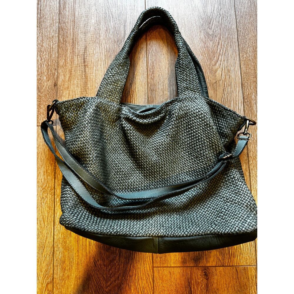 Women's Beautiful Italian Leather Weaved Tote in Green Never Used